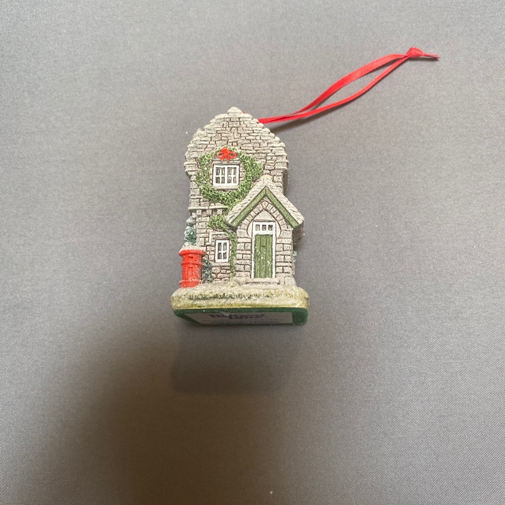 Lilliput lane 1995 ornament